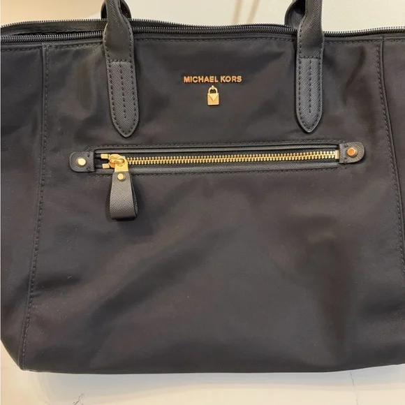 Michael Kors Medium Kelsey Travel Tote Bag with Gold Accents - Picture 2 of 9